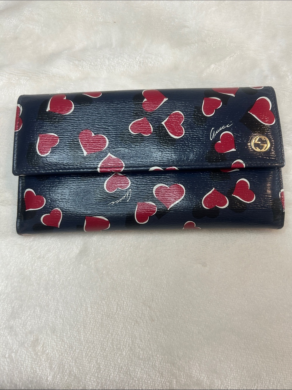 Gucci Navy Wallet LIMITED EDITION with Red Heart Print and Gold Logo NWOT